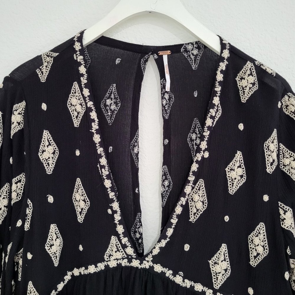 FREE PEOPLE Diamond Embroidered Bell Sleeve Top Black/White SZ L - Picture 5 of 10
